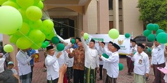 Gelar Tasyakuran HUT ke-22, Baznas Jatim Lepas Ratusan Balon Doa dan Santuni Anak Yatim
