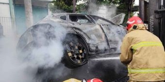 Mobil Listrik Hyundai Kona Terbakar, Damkar Gresik Turun Tangan