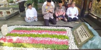 Sambut Hari Bhayangkara Ke-77, Polres Jombang Gelar Baksos di Makam Gus Dur
