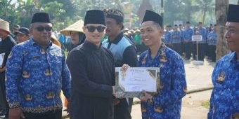 Bupati Trenggalek Serahkan Alsintan dan Apresiasi Kelompok Tani Berprestasi di Hari Krida Pertanian