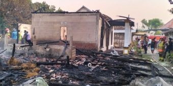 Diduga Akibat Korsleting Pompa Air, Rumah Petani di Sumberrejo Bojonegoro Ludes Terbakar