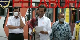 Telepon Saat Jokowi Pidato, Luhut Dikecam, Dianggap Presiden yang Tertukar