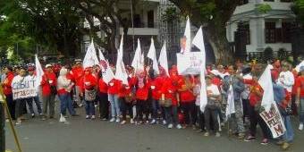 Tolak Upah Murah, Puluhan Buruh di Malang Demo Pemkot