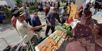 Ribuan Masyarakat Serbu Bazar Murah di GOR Jayabaya Kediri