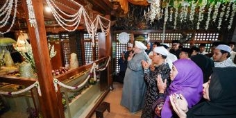 dampingi-sheikh-afeefuddin-di-ponpes-genggong-gubernur-khofifah-pesantren-benteng-moral-jatim