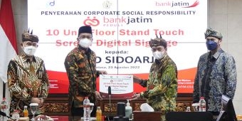 Bank Jatim Serahkan 10 unit Floor Stand Touch Screen Digital Signage ke Pemkab Sidoarjo