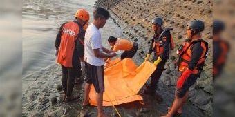 Mayat Pemuda Diduga Bunuh Diri Lompat ke Rolak Songo Sidoarjo Ditemukan di Dam Mojokerto