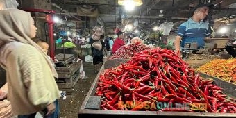 Update Harga Sembako Jatim 5 November 2025: Cabai Besar Merangkak, Daging Sapi dan Ayam Turun Tipis