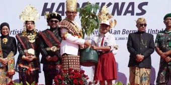 Wali Kota Batu Luncurkan Program Beasiswa 1.000 Sarjana dan Gerakan Satu Sekolah  1 Pohon