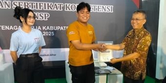 Didukung DBHCHT, 166 Peserta Pelatihan Disnaker Blitar Resmi Kantongi Sertifikat BNSP