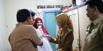 Ada Laporan Call Center 112 Anak Kesulitan Sekolah, Wali Kota Kediri Serahkan Bantuan sampai Lulus