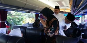 Vinanda Prameswati Titipkan Doa untuk Kota Kediri saat Berangkatkan Calon Jamaah Haji