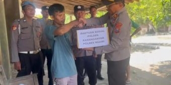 Polsek Karanganyar Ngawi Berikan Bantuan Sembako untuk Warga Terdampak Angin Puting Beliung