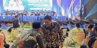 Hadiri Wisuda ke-64 UN PGRI Kediri, Wali Kota Abu Bakar: Jangan Berhenti Belajar