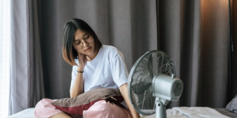 Cuaca Panas Surabaya Bikin Tidur Pakai Kipas Angin, Begini Caranya agar Tidak Bahayakan Kesehatan