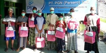 Bantu Warga Buden Lamongan, PT PGN Bersama Yayasan Ruas Falah Bagikan Ratusan Paket Sembako