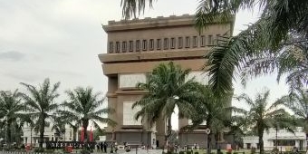 Asyiknya Ngabuburit di Monumen SLG