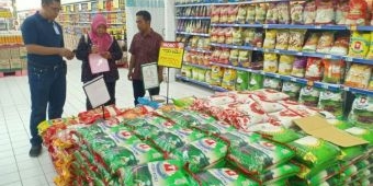 Pantau Stok dan Harga Komoditas Pangan Jelang Ramadan, DKPP Kota Kediri Monitoring ke Pedagang