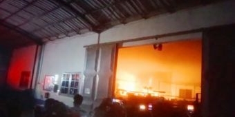 BREAKING NEWS: Pabrik Sepatu PT Shou Fong Lastindo Bojonegoro Kebakaran