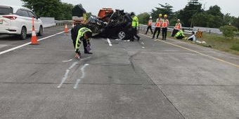 Diduga Supir Kurang Konsentrasi, Dua Pegawai Dinsos Jatim Tewas Kecelakaan di Tol Jombang