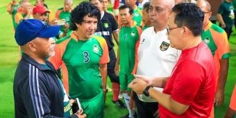 Charity Game Waras FC vs Persebaya Legend, Pj  Adhy Apresiasi Prestasi Rudy William Keltjes