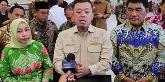 Serahkan Sertifikat, Nusron Wahid Komitmen di Era Prabowo PR Bidang Pertanahan Harus Selesai