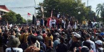 demo-tuntut-mundur-bupati-pati-ricuh-34-luka-massa-bawa-5-tuntutan