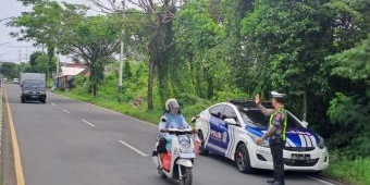Cegah Laka, Satlantas Polres Sumenep Intensifkan Patroli di Jalan Raya Sumenep-Pamekasan