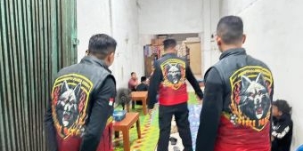 Razia Warung Remang di Manyar, Polres Gresik Sita Puluhan Botol Miras