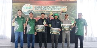 Dukung Swasembada Pangan, Petrokimia Gresik Gelar Lomba Kentang Raksasa di Dieng Raya