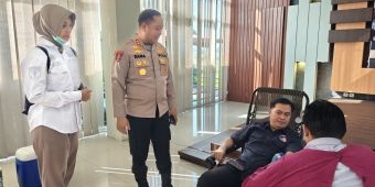 Diikuti Puluhan Peserta, Polres Gresik Gelar Donor Darah Sambut HUT Bhayangkara