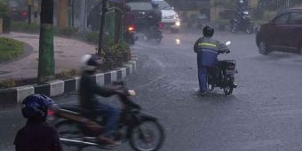 Hujan Petir Berpotensi Landa Jawa Timur Hari ini