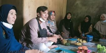 Cegah Penyebaran Covid-19, Tim Pengmas Vokasi Unair Sosialisasikan Pentingnya PHBS di Desa Semen