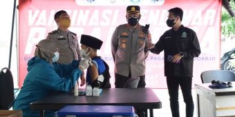 Polresta Sidoarjo Suntik Vaksin Covid-19 Pendekar Pagar Nusa