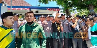 Kecewa Lantaran Diduga Tak Diusulkan PPPK, Puluhan Tenaga Kesehatan Puskesmas di Sampang Demo Dinkes