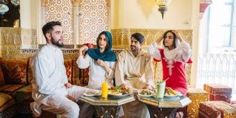 Jangan Dilakukan! 7 Kesalahan saat Bertamu di Hari Lebaran