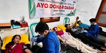HUT ke-80 KAI, Warga Ikut Meriahkan Kegiatan Donor Darah di Stasiun Kediri