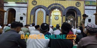 Kuliah Subuh Perdana Ramadhan di Masjid Agung Bangkalan, KH Syafik Tekankan Makna Puasa