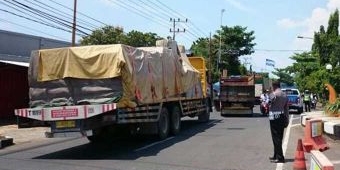 Jalan Daendels Tuban-Surabaya Macet Parah Akibat Pengalihan Arus