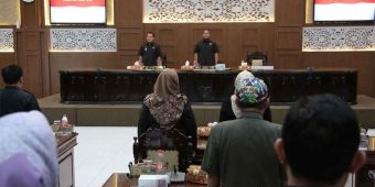 Pj Wali Kota Probolinggo Serahkan Nota Keuangan ke Dewan