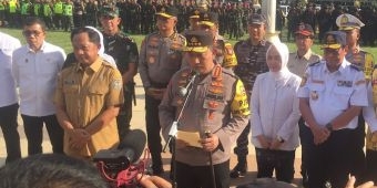 Nyatakan Kesiapan Layani Arus Mudik, Kapolri Pimpin Upacara Apel Operasi Ketupat 2025 di Grahadi