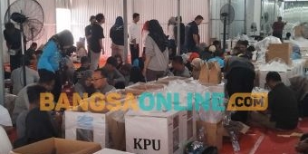 KPU Kabupaten Madiun Lakukan Ploting dan Packing Logistik Pilkada 2024