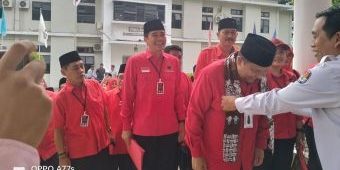 Daftar ke KPU, Bacaleg PDIP Kabupaten Pasuruan Diarak Banjari dan Abang Becak