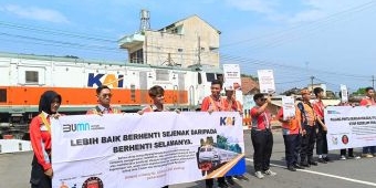 PT KAI Daop 7 Madiun Gandeng Railfans Sosialisasi Keselamatan di Perlintasan Sebidang