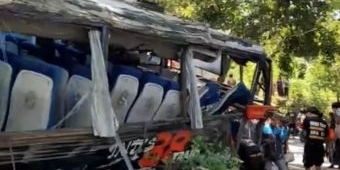 Diduga Rem Blong, Bus Pariwisata dari Arah Bromo Nyungsep ke Rumah Warga di Probolinggo