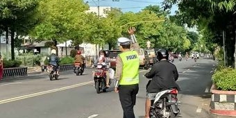 Urai Kemacetan, Jajaran Polres Ngawi Siaga Tiap Pagi di Jalan Raya