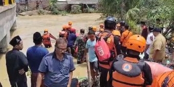 Banjir Bangkalan Telan Korban, Santri Hanyut Terseret Arus