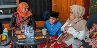 Satu Abad Ponpes Al Falah Ploso, Khofifah Sowan ke Kiai Huda