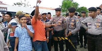 Demo JCW Jatim Terkait Penyelewengan Raskin Dibubarkan Warga Desa Samiran