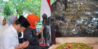 Khofifah-Emil Kenang Sosok Bung Karno dan Kedekatannya dengan Ulama NU